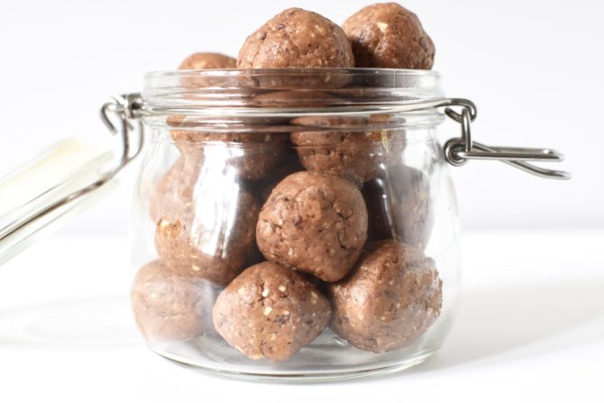 Peanut Butter Chocolate Protein Bites